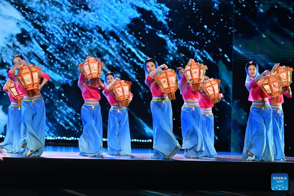 Actresses perform at the opening ceremony of the 2025 Maritime Silk Road International Cultural Tourism Festival in Quanzhou, southeast China's Fujian Province, on Dec. 11, 2025. (Xinhua/Jiang Kehong)