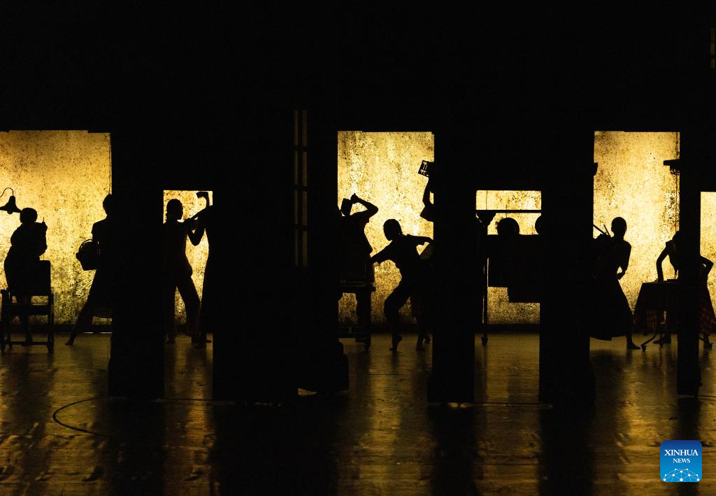Actors attend a rehearsal of the dance drama Wing Chun during a media day event in Toronto, Canada, on Dec. 15, 2025. The Chinese dance drama will be staged here from Dec. 16, 2025 to Jan. 4, 2026. (Photo by Zou Zheng/Xinhua)