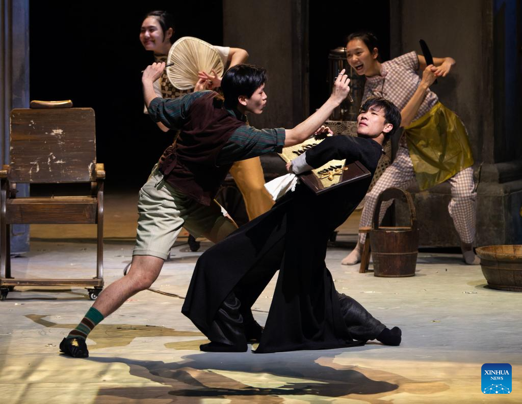 Actors attend a rehearsal of the dance drama Wing Chun during a media day event in Toronto, Canada, on Dec. 15, 2025. The Chinese dance drama will be staged here from Dec. 16, 2025 to Jan. 4, 2026. (Photo by Zou Zheng/Xinhua)
