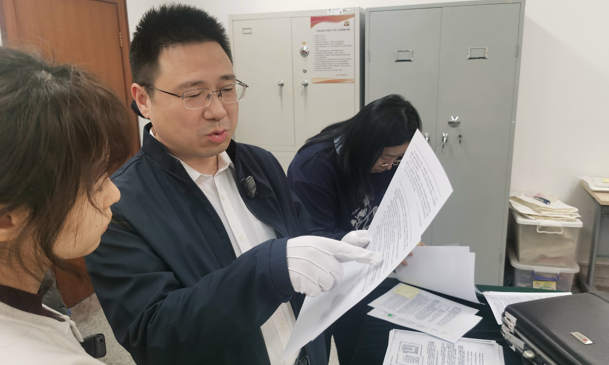Zhou Zhenfan, senior expert at the Conservation Department of China’s Central Archives, presents archives related to the atrocities committed by Japan’s Unit 731 to Global Times reporters. Photo: Hu Yuwei/GT