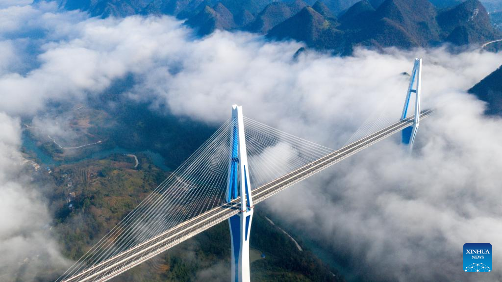 This aerial drone photo taken on Nov. 25, 2021 shows the Pingtang Grand Bridge in southwest China's Guizhou Province.
Guizhou, the only province in China without a single plain and home to deep ravines, has long relied on tunnels and bridges to overcome its jagged karst landscape.
Since 2012, the province has accelerated its bridge construction endeavors. Guizhou now has over 32,000 bridges either already built or under construction -- a tenfold increase compared to the 1980s.
Due to its sheer number of bridges, diverse bridge types and complex construction technologies, Guizhou has earned the title of the world's bridge museum. (Xinhua/Ou Dongqu)