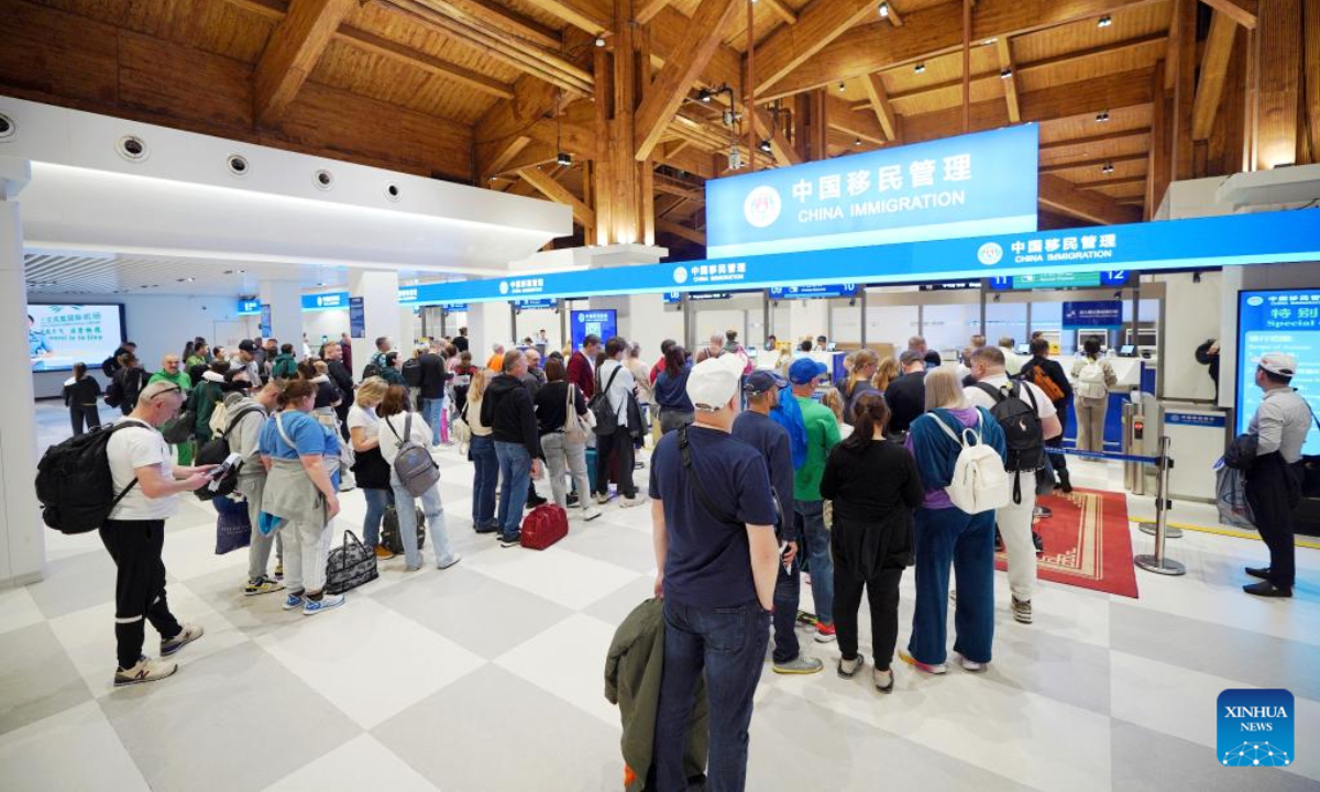 Inbound passengers line up for border procedures at Sanya Phoenix International Airport in Sanya, south China's Hainan Province, Dec. 18, 2025. China on Thursday launched island-wide special customs operations in the Hainan Free Trade Port (FTP). (Photo:Xinhua)