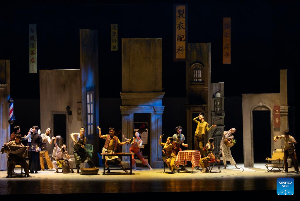 Actors attend a rehearsal of the dance drama Wing Chun during a media day event in Toronto, Canada, on Dec. 15, 2025. The Chinese dance drama will be staged here from Dec. 16, 2025 to Jan. 4, 2026. (Photo by Zou Zheng/Xinhua)