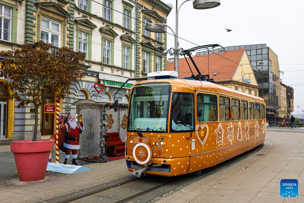 This photo shows a decorated Christmas tram in Osijek, Croatia on Dec. 15, 2025. (Davor Javorovic/PIXSELL via Xinhua)
