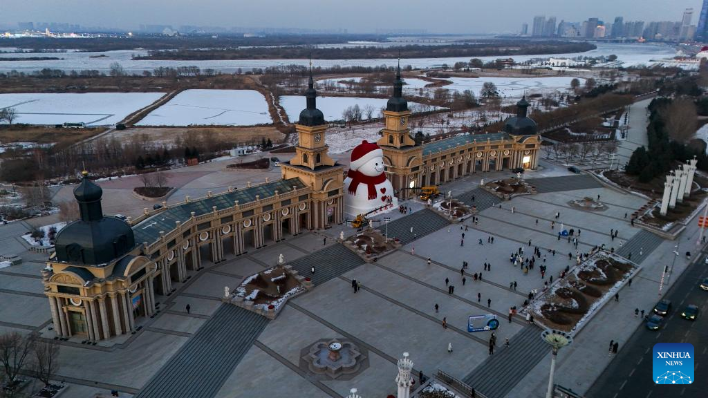 An aerial drone photo shows a giant snowman at the Qunli music park in Harbin, northeast China's Heilongjiang Province, Dec. 15, 2025. This year's giant snowman, 19 meters in height and made with some 3,000 cubic meters of snow, is one meter taller than that of last year. (Xinhua/Wang Song)