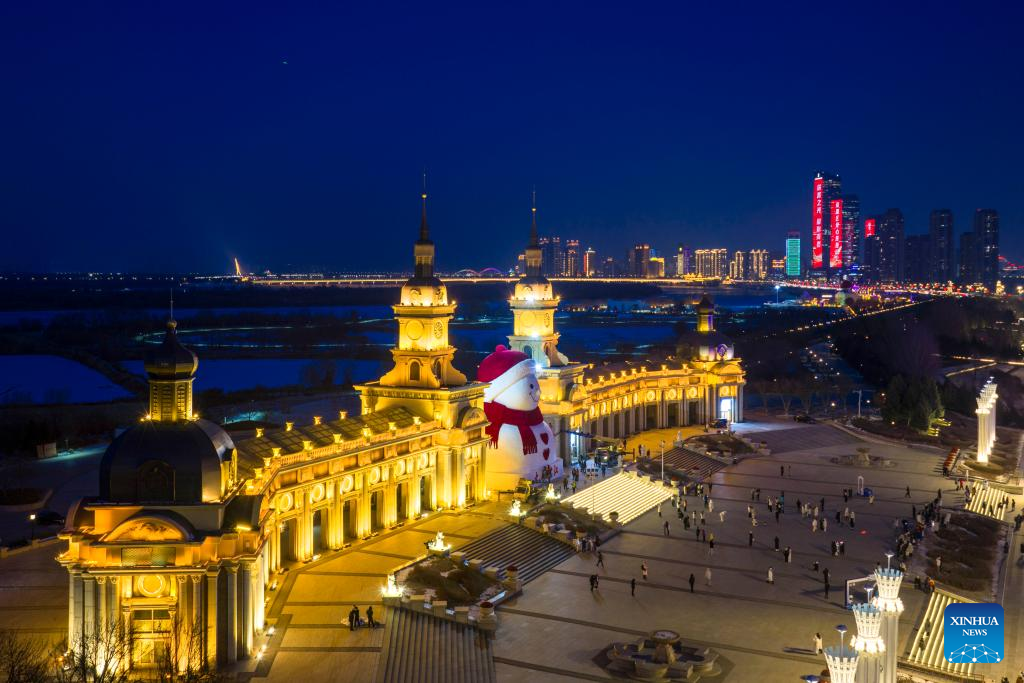 An aerial drone photo shows a giant snowman at the Qunli music park in Harbin, northeast China's Heilongjiang Province, Dec. 15, 2025. This year's giant snowman, 19 meters in height and made with some 3,000 cubic meters of snow, is one meter taller than that of last year. (Xinhua/Zhang Tao)
