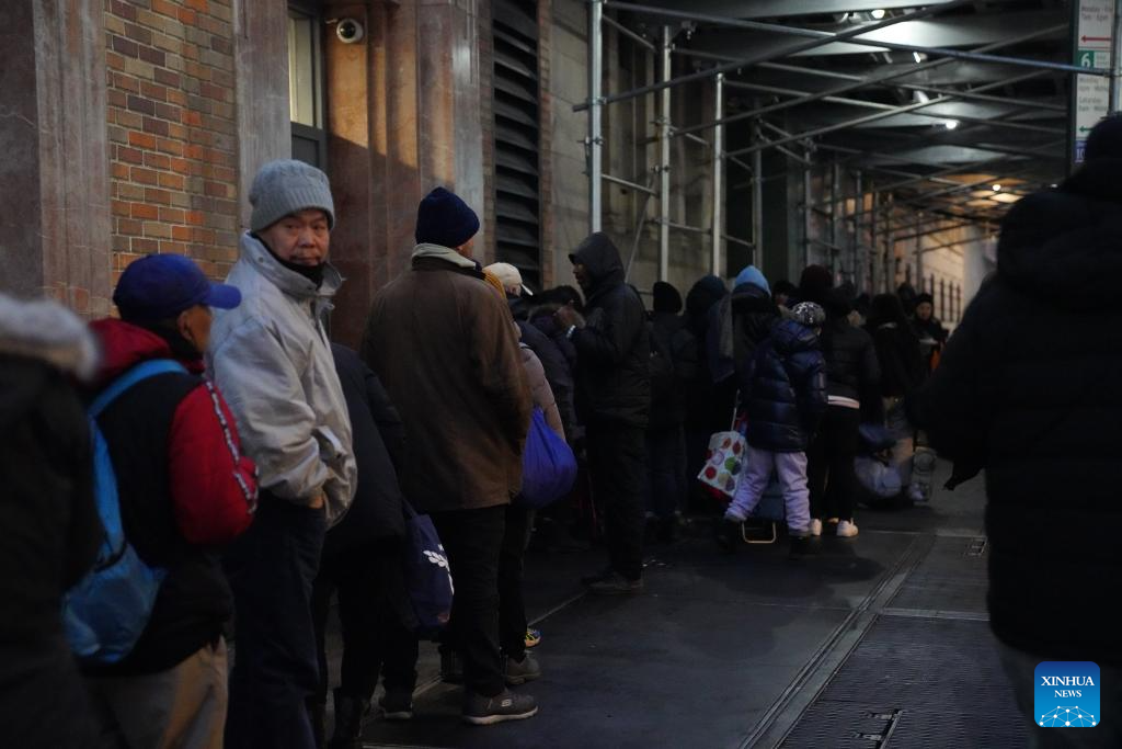 People line up to get free meals at a shelter in New York City, the United States, Dec. 17, 2025. (Xinhua/Zhang Fengguo)