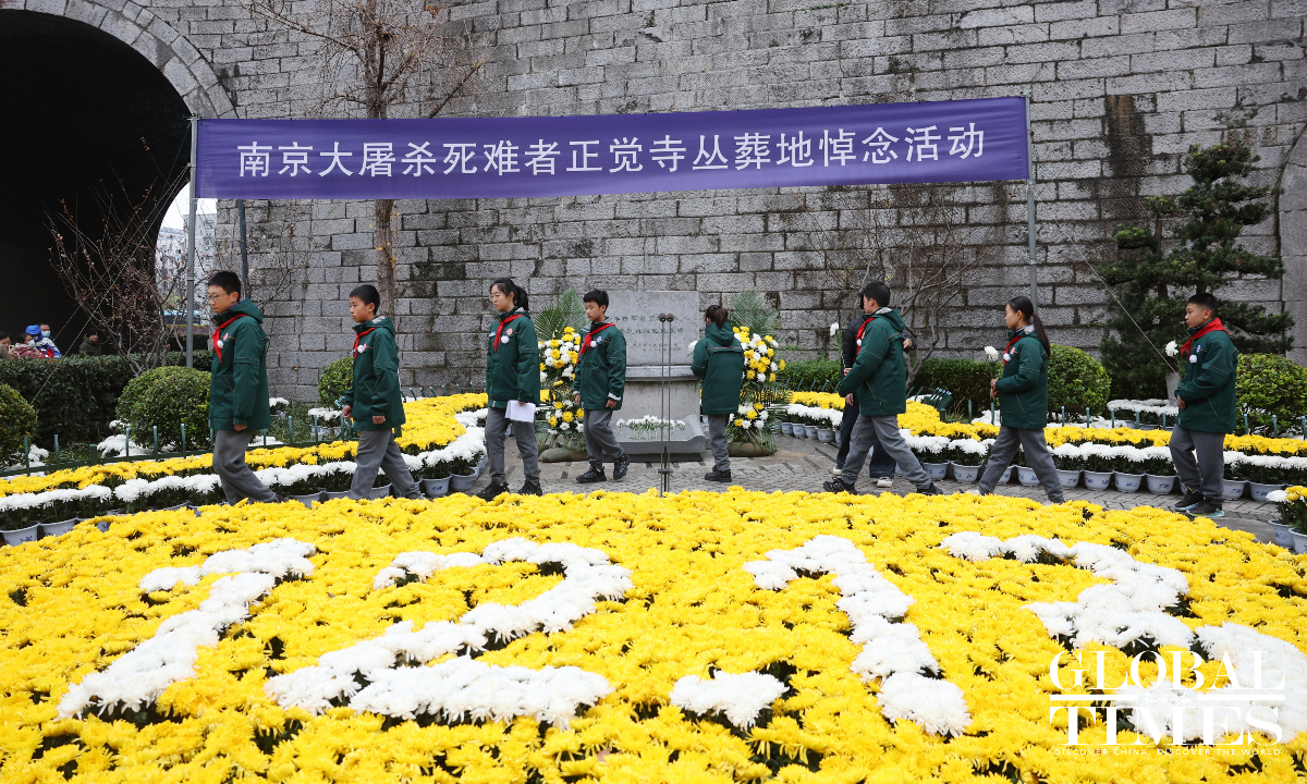 Many residents gather at a mass burial site near Zhengjue Temple in Nanjing, East China’s Jiangsu Province on December 13, 2025. Photo: Cui Meng/GT