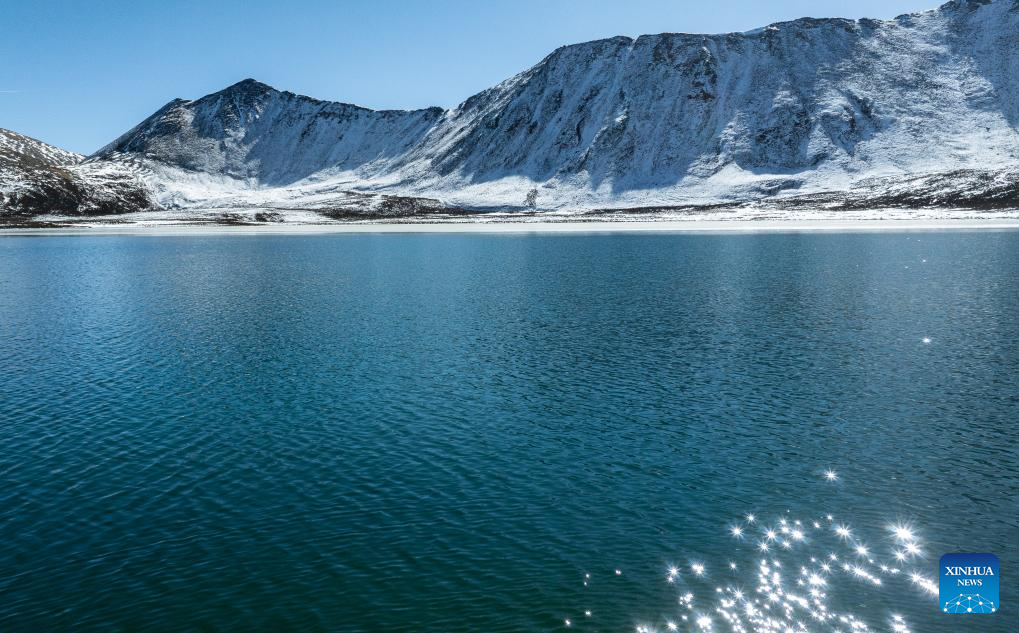 An aerial drone photo taken on Dec. 13, 2025 shows the scenery of a lake in Maizhokunggar County, southwest China's Xizang Autonomous Region. (Xinhua/Tenzin Nyida)