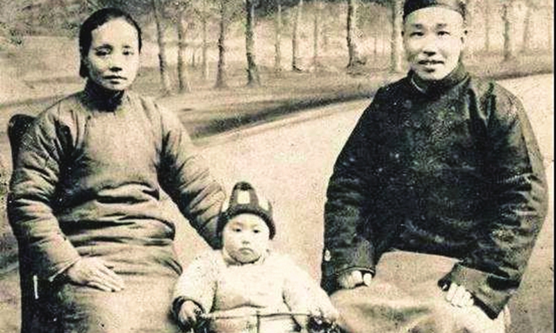 A file photo of Nanjing Massacre survivor Li Daokui (center) with his parents
