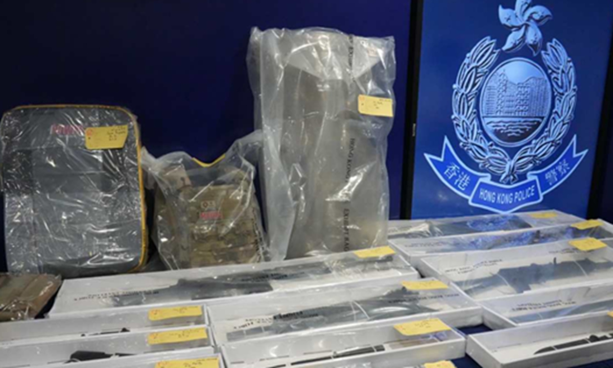 A large number of air guns and explosives seized by the Hong Kong Police Force Photo: local media reports 