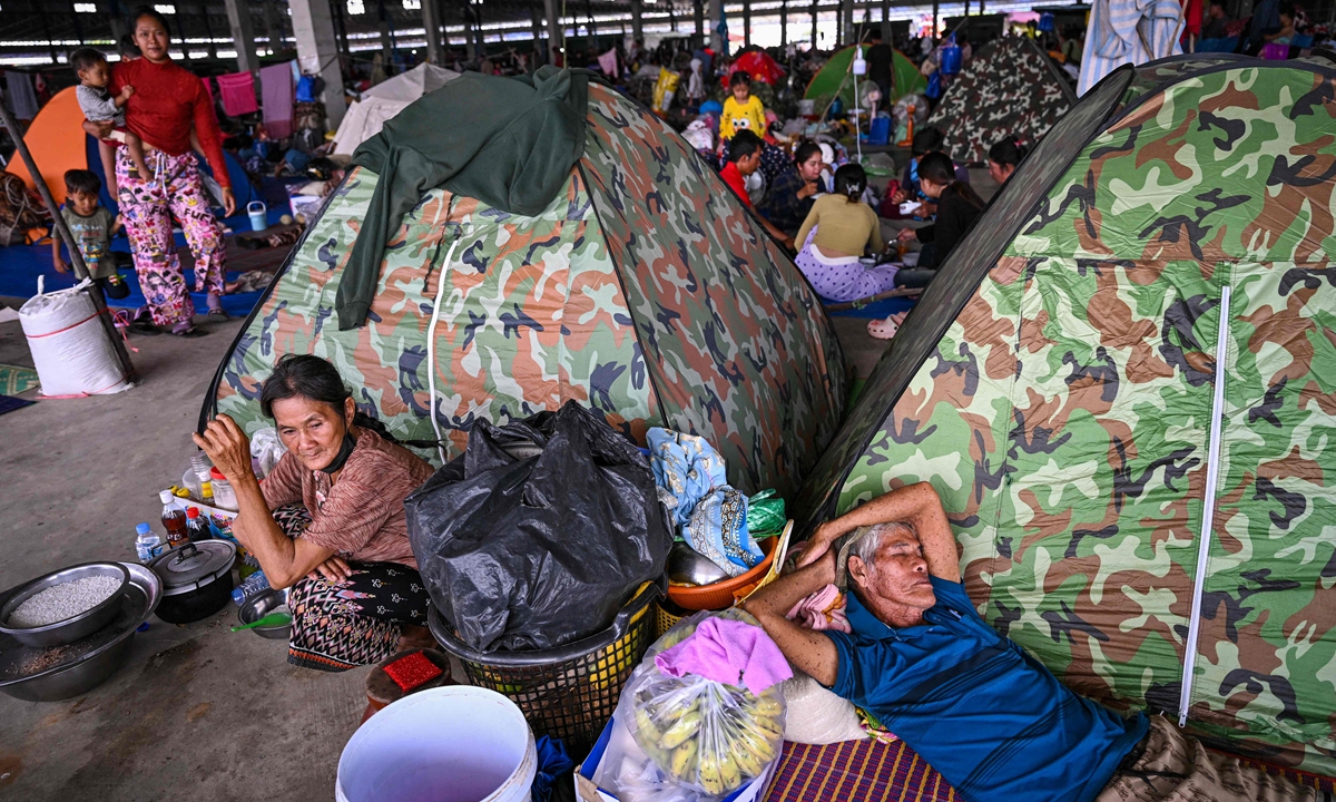 Displaced residents rest at a temporary camp in Cambodia's Banteay Meanchey province on December 14, 2025, amid clashes along Cambodia-Thailand border. Renewed border clashes between Cambodia and Thailand entered their second week on December 14. Photo: VCG