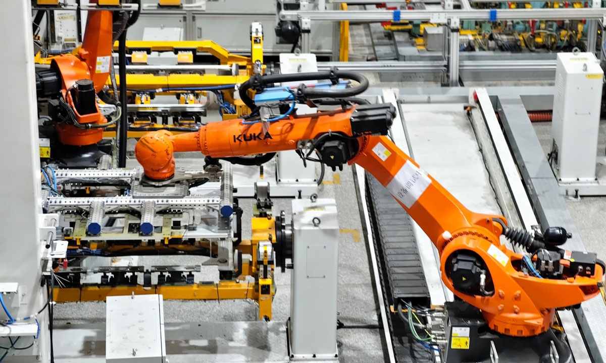 Robotic arms perform precision operations at an intelligent factory in Nanjing, East China’s Jiangsu Province, on September 20, 2025.Photo: VCG