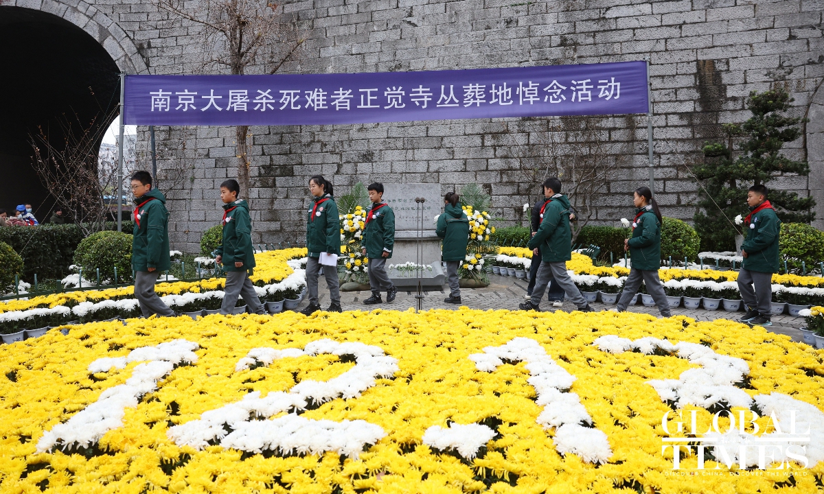 Many residents gather at a mass burial site near Zhengjue Temple in Nanjing, East China's Jiangsu Province on December 13, 2025. Photo: Cui Meng/GT