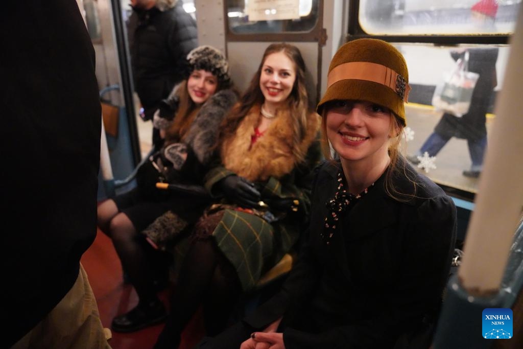 People in vintage clothing pose in front of the Holiday Nostalgia Train in New York City, the United States, on Dec. 14, 2025.
Holiday Nostalgia Train, vintage 1930s train cars, is running every Sunday in December to celebrate the holiday season here in New York, taking passengers to step back in time. (Xinhua/Zhang Fengguo)