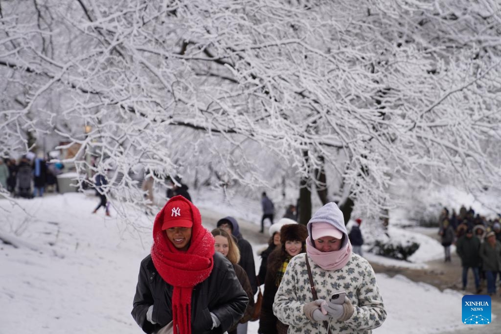 People visit the Central Park during a snow in New York, the United States, on Dec. 14, 2025. (Xinhua/Zhang Fengguo)