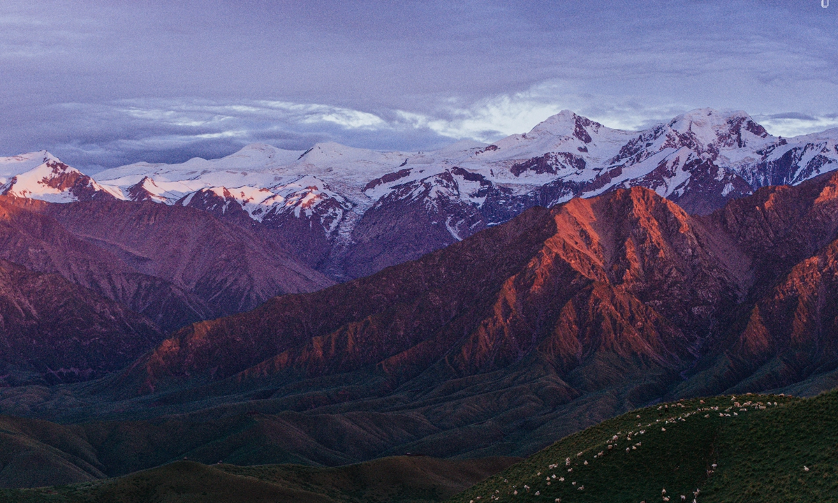 View on the Kunlun Mountains Photo: Courtesy of Qiu Qijing