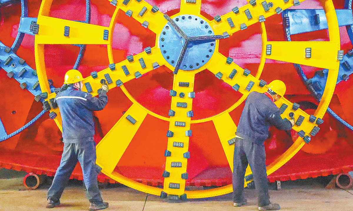 Workers operate in Jiangsu Guanghong Heavy Industry Equipment Co in Jiangdu, Jiangsu Province on December 15, 2025. China's value-added industrial output expanded 4.8 percent year-on-year in November. Photo: VCG