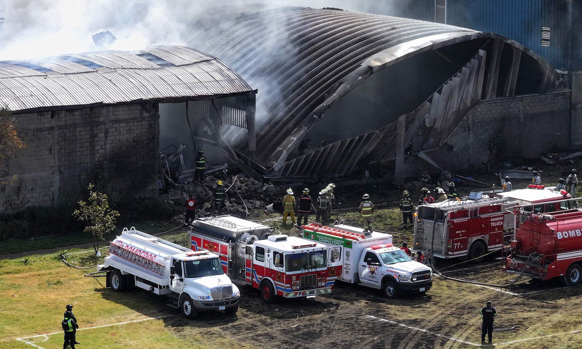 An aerial view of emergency services working to extinguish a fire caused by the crash of a Cessna Citation aircraft that struck an industrial warehouse in the Santa Maria Totoltepec neighborhood near Toluca International Airport in Mexico on December 15, 2025. The small plane crashed shortly before reaching the airport, killing at least four people, local Red Cross and authorities said. Photo: VCG
