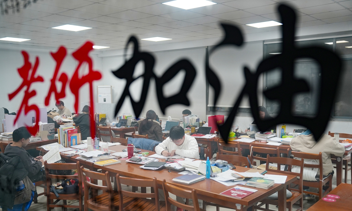 Students are fully engaged in intensive revision for postgraduate studies in a study hall at Jiangsu University of Technology, Changzhou, East China's Jiangsu Province on December 16, 2025. The preliminary exam for China's 2026 national postgrad entrance exam is scheduled for December 20 to 21, 2025. Photo: VCG