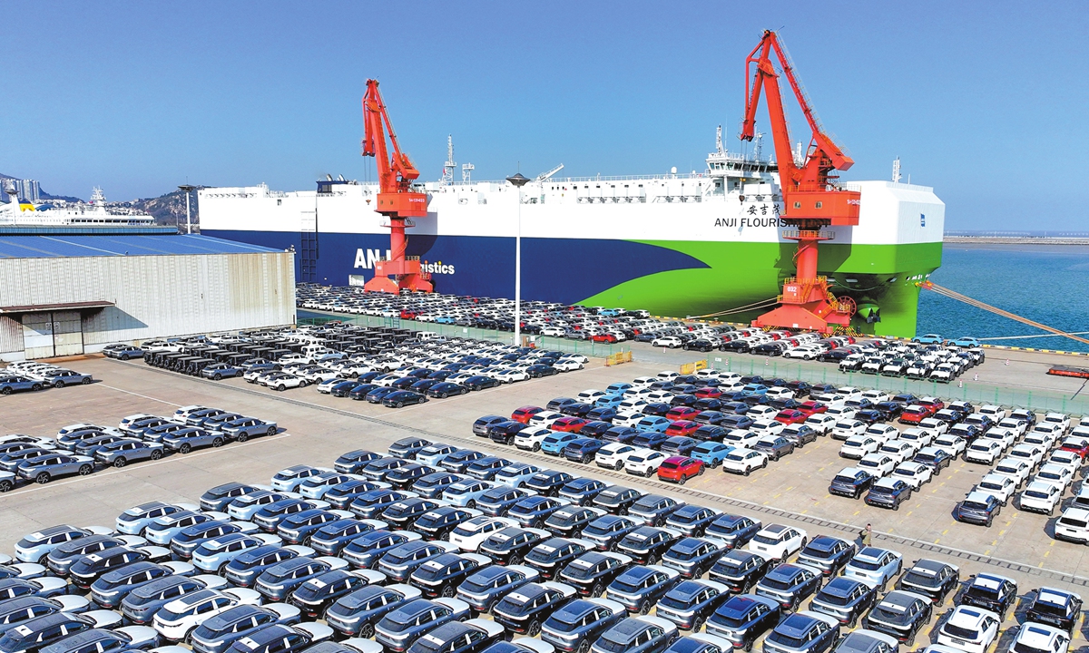 A ro-ro vessel loads vehicles for export at Lianyungang Port in East China's Jiangsu Province on December 17, 2025. The port is operating around the clock to meet its annual target for overseas shipments as the year draws to a close. Photo: VCG