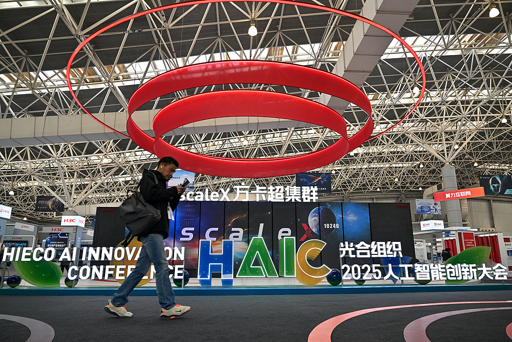 The HIECO AI Innovation Conference opens in Kunshan, East China's Jiangsu Province, on December 17, 2025. Drawing more than 4,000 guests from 2,500 companies, the event spotlights a wide range of achievements in artificial intelligence technologies, products, applications and ecosystems.
Photo: VCG