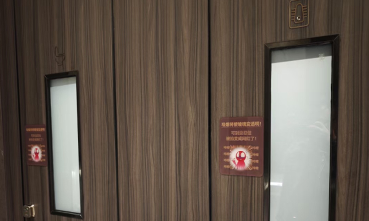 Smart glass installed on a restroom door in South China's Shenzhen turns transparent when smoking is detected inside. Photo: SZTV News 