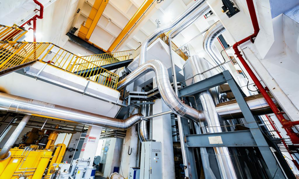This undated file photo provided by the Nuclear Power Institute of China under China National Nuclear Corporation shows an interior view of the main power generation plant of Chaotan One in Liupanshui City, southwest China's Guizhou Province. (Xinhua)