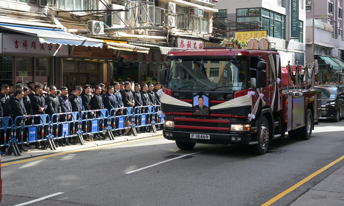 People pay their respects to fallen fireman Ho Wai-ho in Hong Kong. Photo: IC