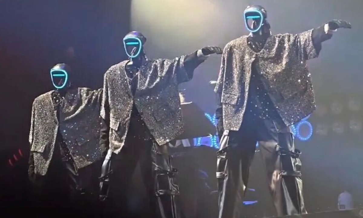The humanoid robots perform dancing at a recent concert. Photo: Screenshot from media reports
