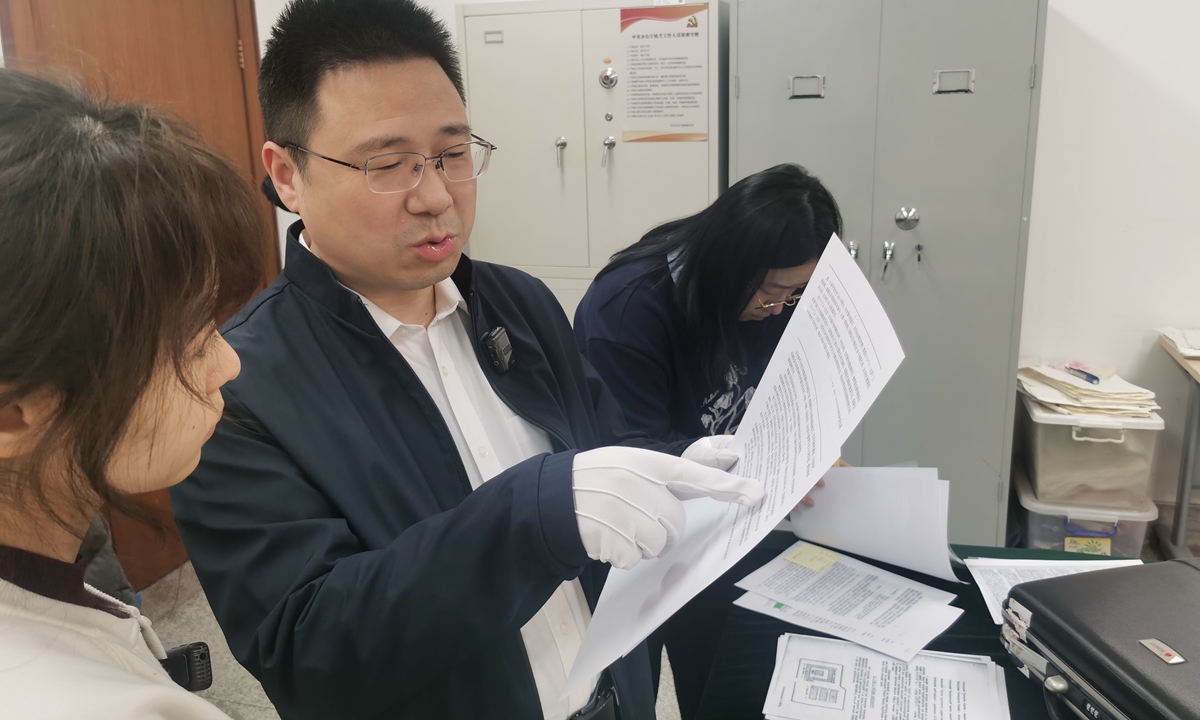 Zhou Zhenfan, senior expert at the Conservation Department of China's Central Archives, presents archives related to the atrocities committed by Japan's Unit 731 to Global Times reporters. Photo: Hu Yuwei/GT

