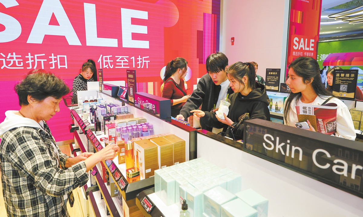 Customers shop at the Haikou International Duty Free City in Haikou, South China's Hainan Province, on December 19, 2025. Photo: VCG