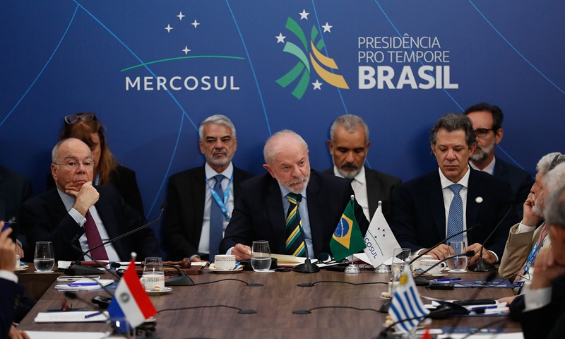 Brazilian President Luiz Inacio Lula da Silva (C) speaks at the plenary session of the Mercosur Summit in Foz do Iguacu, Brazil, on December 20, 2025. Photo: CFP