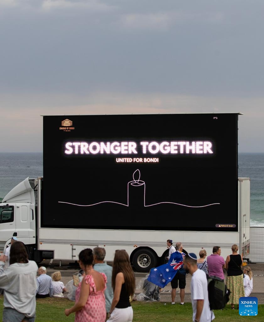 People gather at Bondi Beach for a memorial service to honor the victims of the deadly terror attack a week earlier in Sydney, Australia, Dec. 21, 2025, the National Day of Reflection. (Xinhua/Ma Ping)