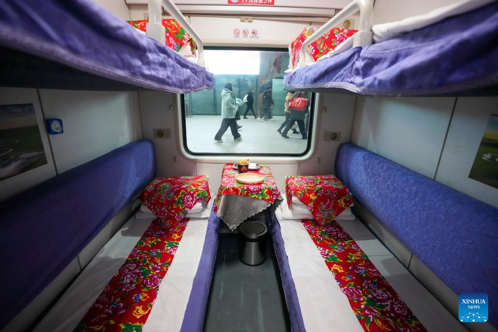 This photo taken on Dec. 22, 2025 shows a sleeping compartment of Train K7041 at Harbin Railway Station in Harbin, northeast China's Heilongjiang Province. Train K7041, the first northeast folk culture-themed train operated this winter, departed from Harbin Railway Station and headed for Mohe City on Monday. (Xinhua/Wang Song)