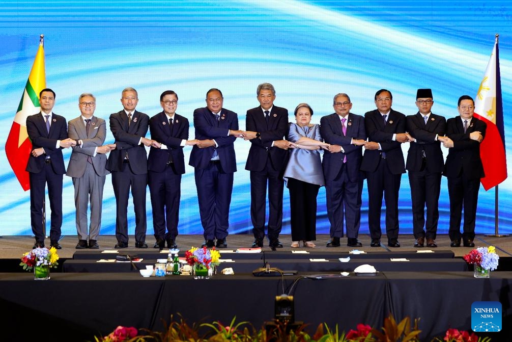 Participants of the Special ASEAN Foreign Ministers' Meeting pose for a group photo in Kuala Lumpur, Malaysia, Dec. 22, 2025.

The Special ASEAN Foreign Ministers' Meeting to address the Thai-Cambodia conflict was held on Monday in Kuala Lumpur, as the regional grouping seeks to promote de-escalation. (Bernama via Xinhua)