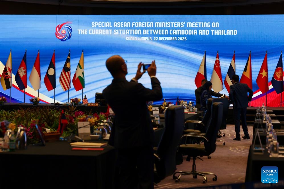 Participants of the Special ASEAN Foreign Ministers' Meeting pose for a group photo in Kuala Lumpur, Malaysia, Dec. 22, 2025.

The Special ASEAN Foreign Ministers' Meeting to address the Thai-Cambodia conflict was held on Monday in Kuala Lumpur, as the regional grouping seeks to promote de-escalation. (Bernama via Xinhua)