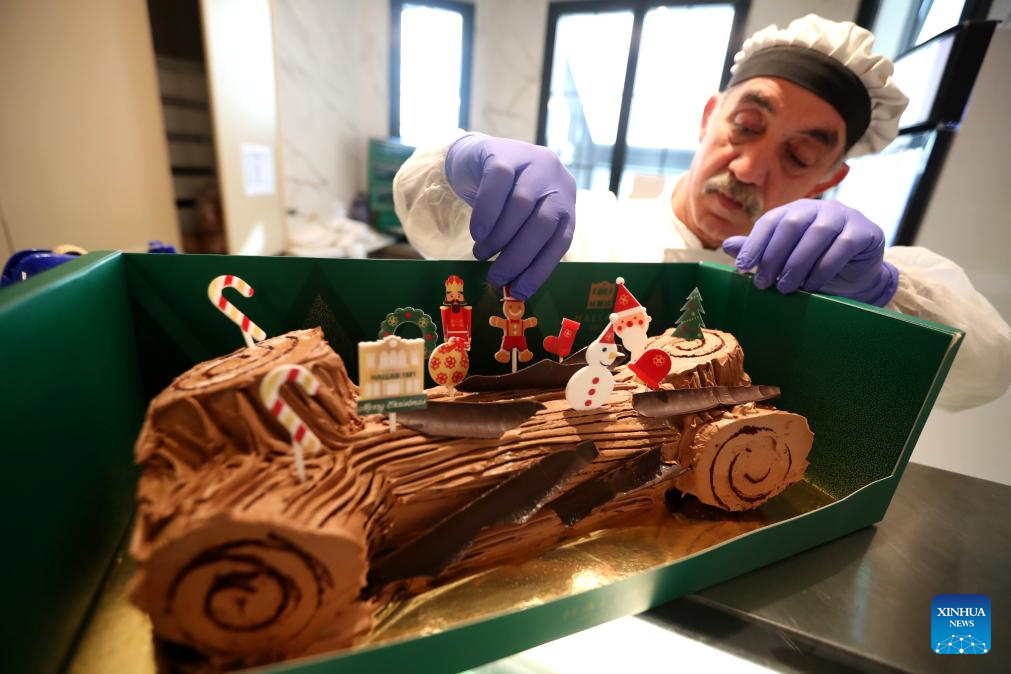 A cook prepares Christmas cakes in a pastry shop in Tripoli, northern Lebanon, on Dec. 22, 2025. (Photo by Bilal Jawich/Xinhua)