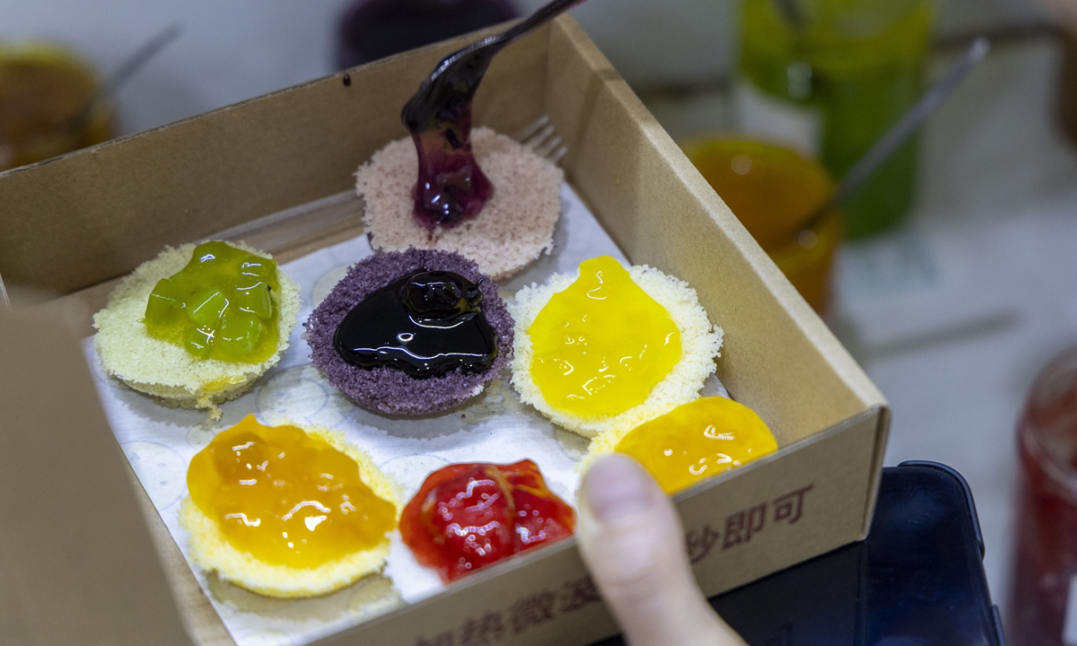 Tianjin snack shuligao (steamed pear cake)  Photo: VCG