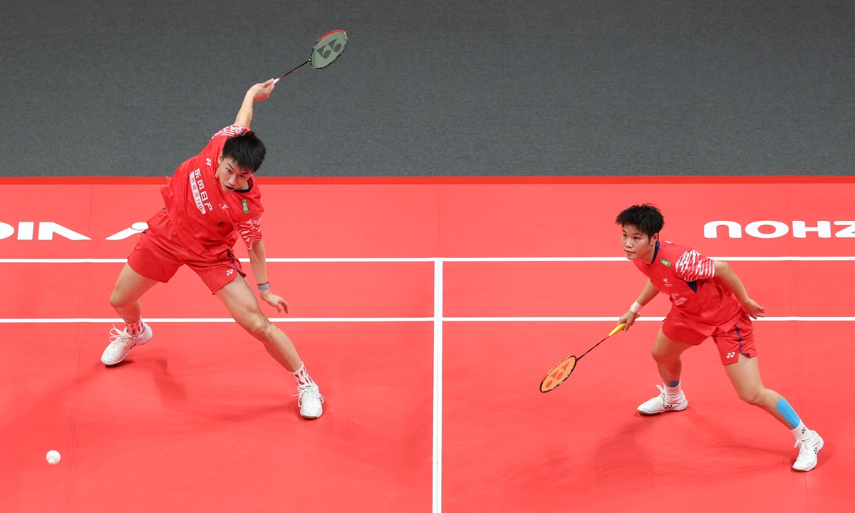 Feng Yanzhe (left) and Huang Dongping compete during the 2025 BWF World Tour Finals in Hangzhou, East China's Zhejiang Province on December 21, 2025. They secure the mixed doubles title. Photo: Cui Meng/GT