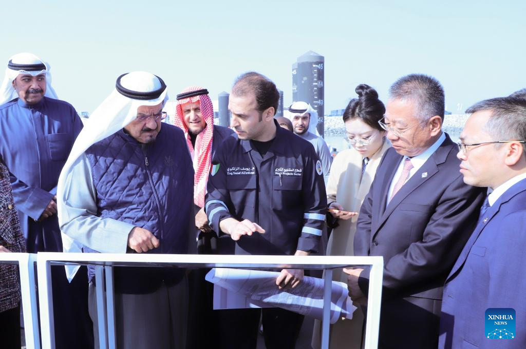 Kuwaiti Prime Minister Sheikh Ahmad Abdullah Al-Ahmad Al-Sabah (2nd L) visits the site of the Mubarak Al-Kabeer Port project following the signing ceremony of an engineering, procurement and construction (EPC) contract for the first phase of the project on Boubyan Island in Jahra Governorate, Kuwait, Dec. 22, 2025.
The Kuwaiti Ministry of Public Works and China Communications Construction Company Limited (CCCC) on Monday signed an EPC contract for the first phase of the Mubarak Al-Kabeer Port project on Boubyan Island in northern Jahra Governorate. (Xinhua/Yin Ke)