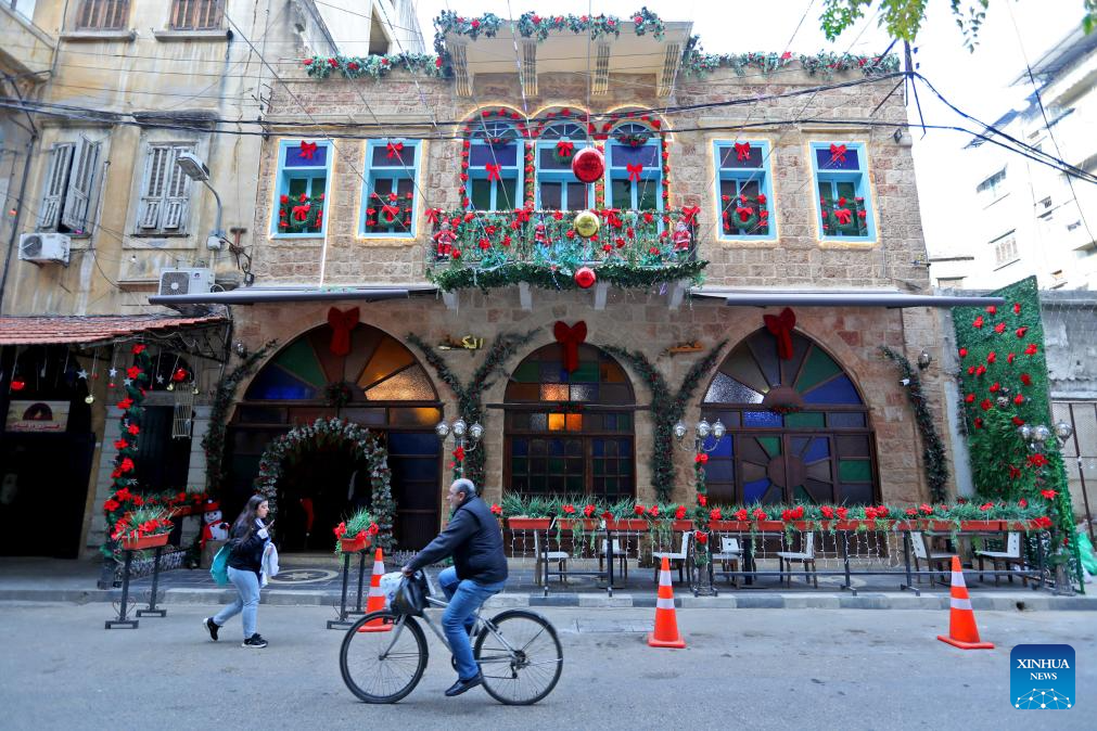 Photo taken on Dec. 22, 2025 shows a restaurant with holiday decorations in Tripoli, northern Lebanon. (Photo by Bilal Jawich/Xinhua)
