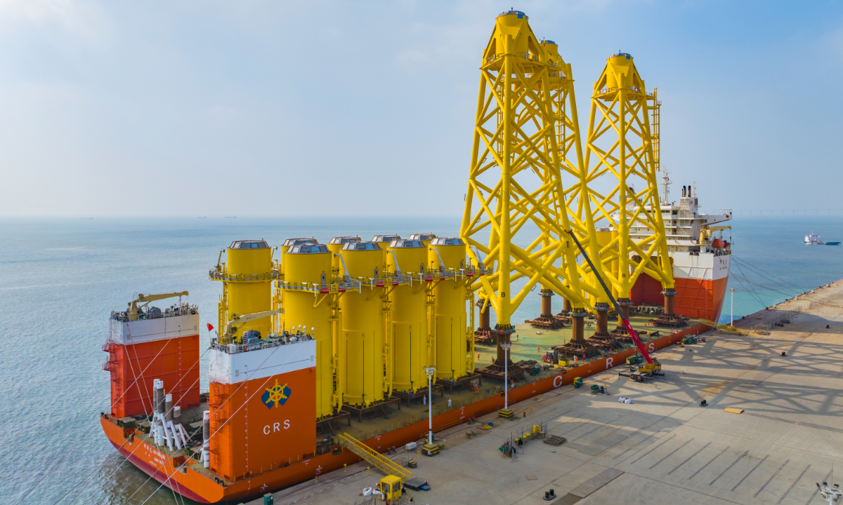 The jacket for the European Inch Cape offshore wind power project completed load-out for shipment in Zhuhai, South China’s Guangdong Province, on December 23, 2025. Photo: Screenshot from cpnn.com.cn