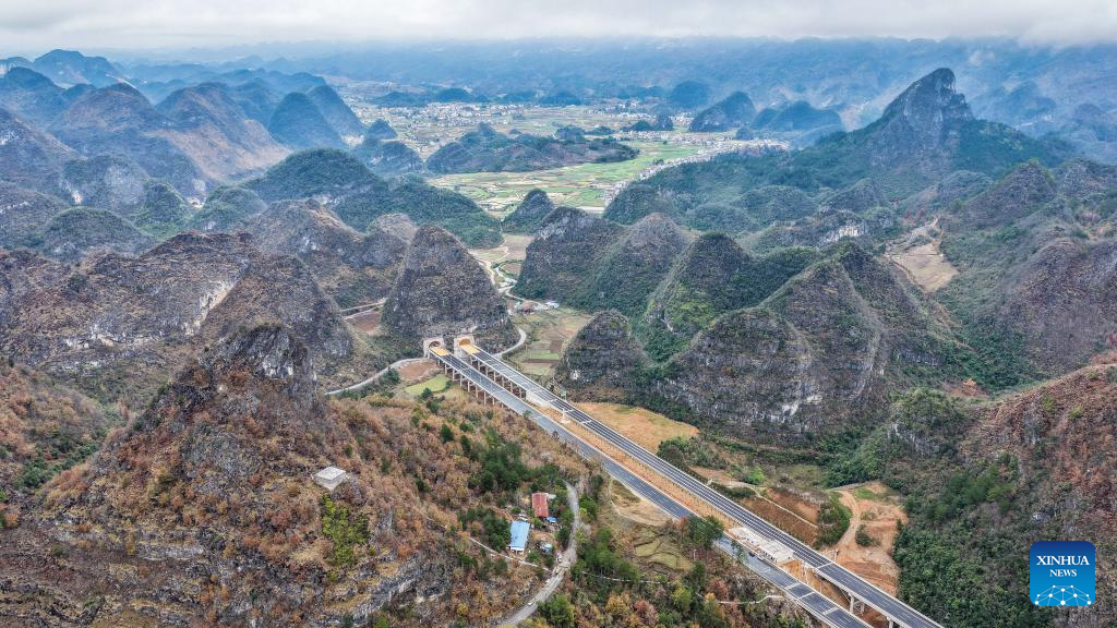 An aerial drone photo shows a section of the Guiyang-Pingtang Expressway in southwest China's Guizhou Province, Dec. 24, 2025. The Guiyang-Pingtang Expressway has successfully passed the acceptance inspection on Wednesday and is set to open for operation soon.

The expressway starts from Yangchang Town in Wudang District of Guiyang City, and ends at Yunyang Pass in Pingtang County of Qiannan Bouyei and Miao Autonomous Prefecture. The project covers a total length of 174.018 kilometers with a designed speed of 100 kilometers per hour. (Xinhua/Tao Liang)