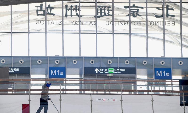 Workers conduct final cleaning and inspections at Beijing Tongzhou Railway Station in Beijing on December 28, 2025. Once the station begins operations on Tuesday, Beijing will become the first city in China to have a comprehensive transportation hub cluster consisting of eight class I railway passenger stations, each handling an average of more than 15,000 passengers daily, and two large international airports. Photo: VCG