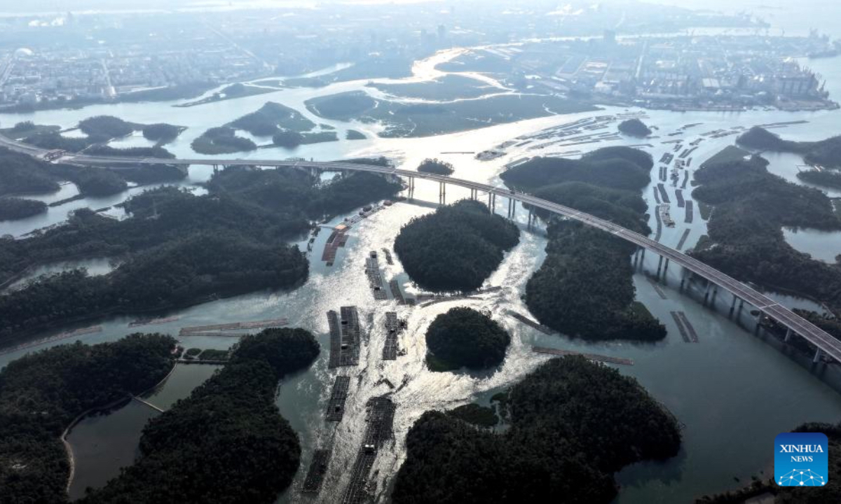 An aerial drone photo taken on Dec. 27, 2025 shows the winter scenery of the Maowei Sea in Qinzhou, south China's Guangxi Zhuang Autonomous Region. In winter, the Maowei Sea in Guangxi presents picturesque scenery. In recent years, Guangxi has implemented high-standard ecological protection of the marine environment in the Beibu Gulf, transforming the Maowei Sea into a new cultural and tourism landmark. (Xinhua/Zhang Ailin)