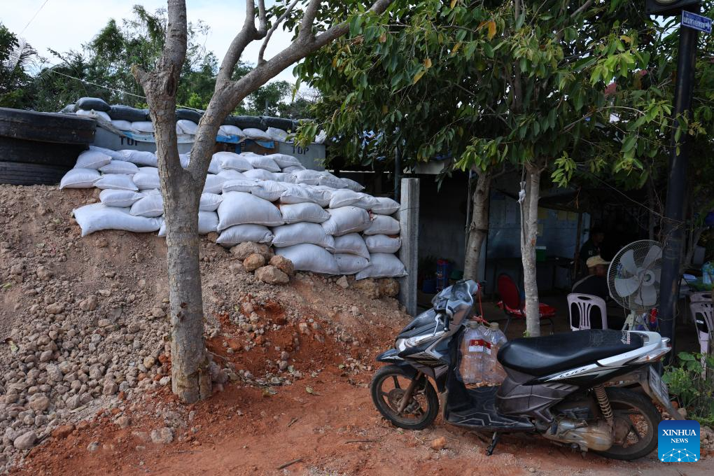 This photo taken on Dec. 28, 2025 shows a bunker made of sand bags and cement in Sa Kaew province near the Thailand-Cambodia border in Thailand. Thailand and Cambodia signed a joint statement on Saturday to agree on a ceasefire from 12:00 p.m. local time.

The statement was inked by Thai Defense Minister Natthapon Nakpanich and Cambodian Deputy Prime Minister and Defense Minister Tea Seiha during the third Special General Border Committee (GBC) meeting, which was held on the Thai side of the border in Chanthaburi province. (Xinhua/Sun Weitong)