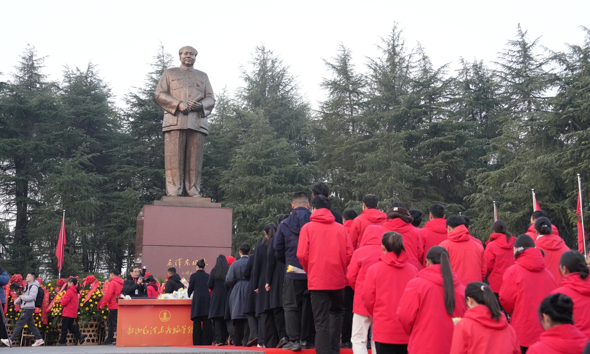 Representatives from various sectors of society present flower baskets and lay flowers in front of a bronze statue of Mao Zedong in Shaoshan, Central China's Hunan Province on December 26, 2025, to commemorate the 132nd anniversary of Mao's birth. Shaoshan is the late leader's hometown. Photo: cnsphoto