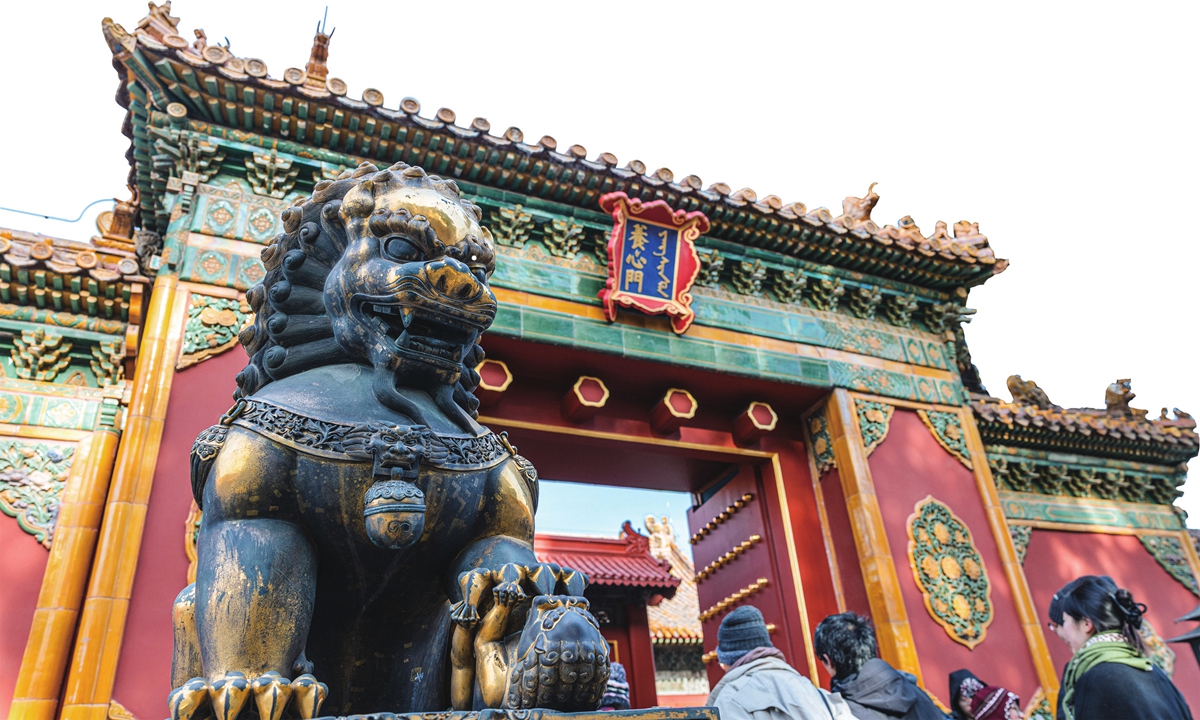 Tourists walk through the Gate of Mental Cultivation (Yangxinmen), which is the entrance to the Hall of Mental Cultivation (Yangxindian), an important building in the inner courtyard of the Palace Museum on December 26, 2025. Photos: Li Hao/GT