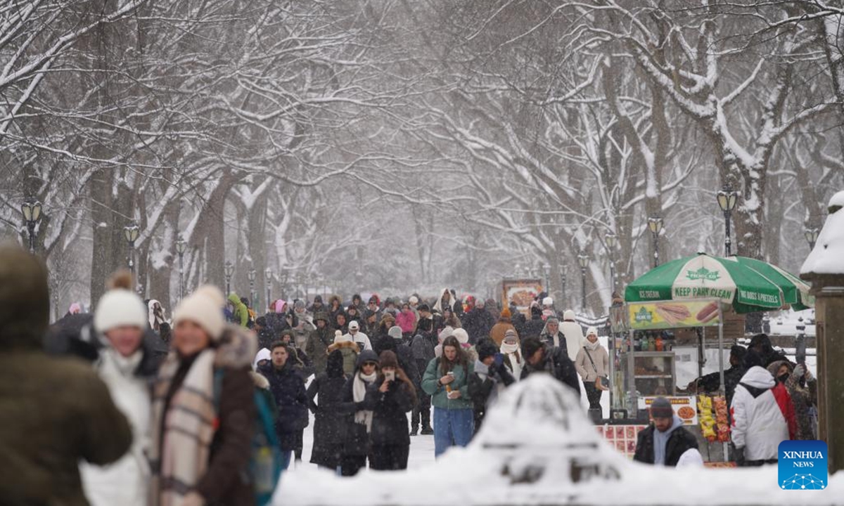 People visit the snow-covered Central Park in New York, the United States, on Dec. 27, 2025. (Xinhua/Zhang Fengguo)
